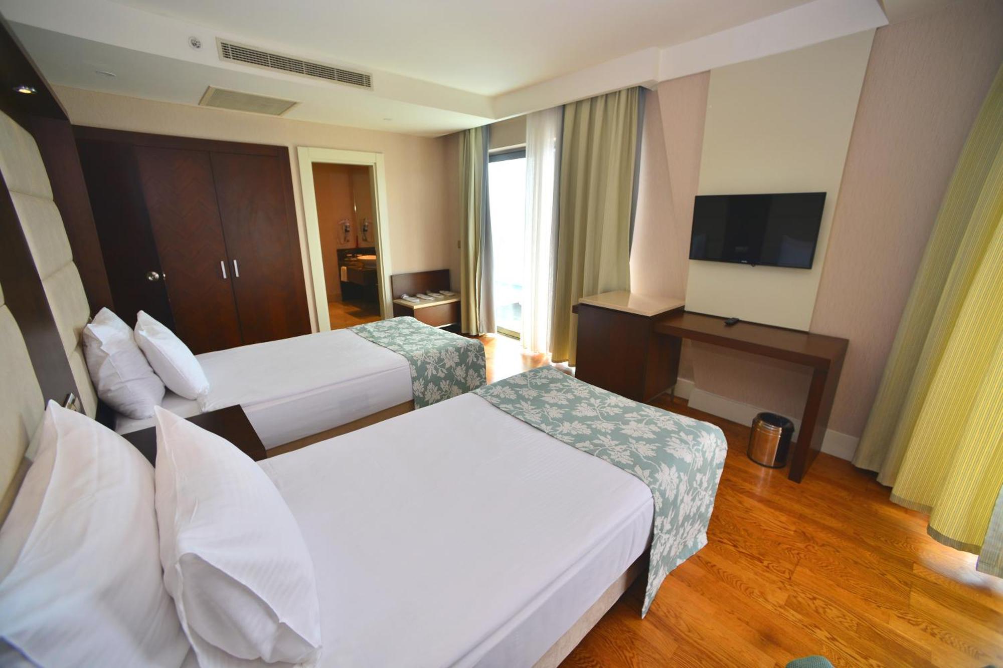 Hotel Ramada Plaza Antalya Exterior foto