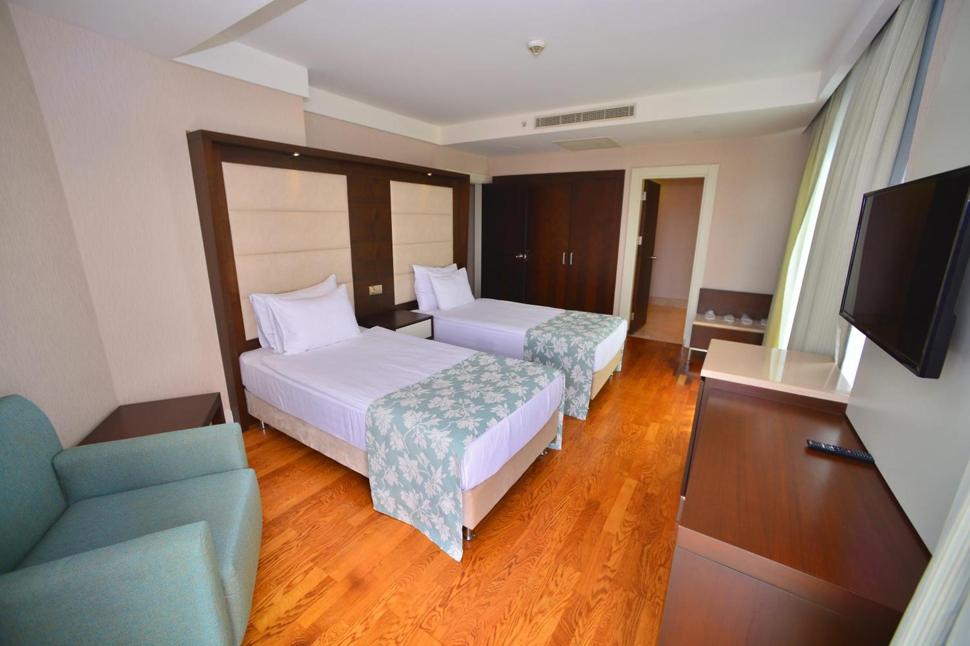 Hotel Ramada Plaza Antalya Exterior foto